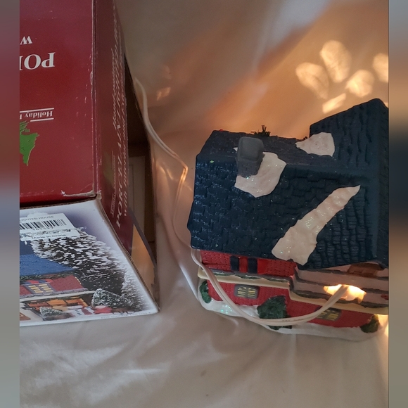 Holiday Expressions Vtg 1998 Hand Painted Porcelain Lighted House Int/Ext Figure - Picture 7 of 13